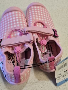 NWT Hello Kitty Pink Gingham Water Shoes Toddler Size 13/1